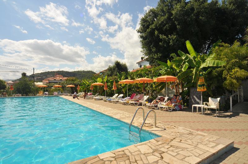 Il Borgo Degli Ulivi Resort Pietra Ligure Exterior foto