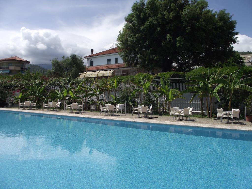 Il Borgo Degli Ulivi Resort Pietra Ligure Exterior foto