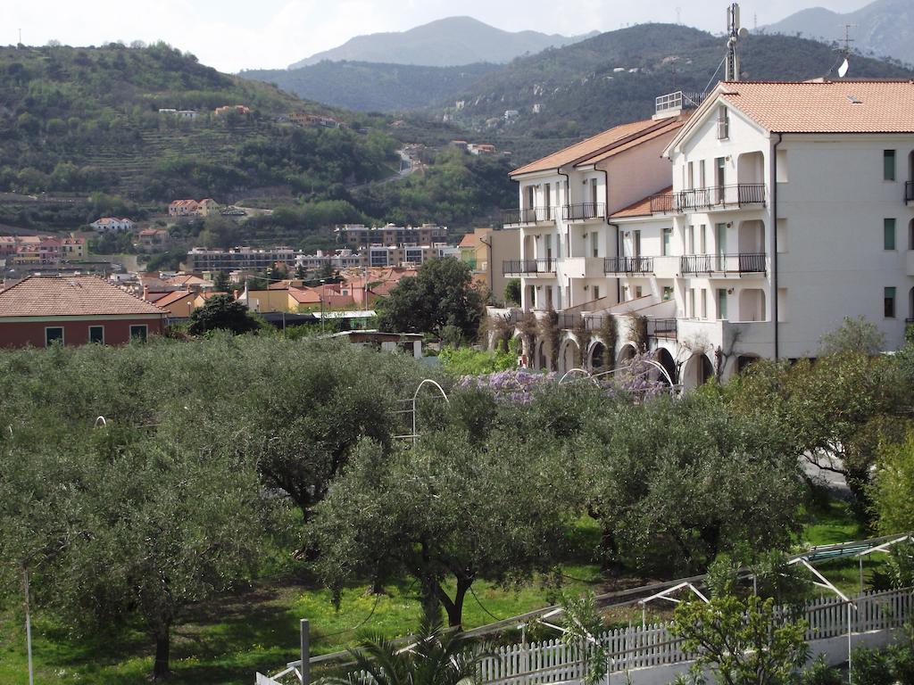 Il Borgo Degli Ulivi Resort Pietra Ligure Exterior foto