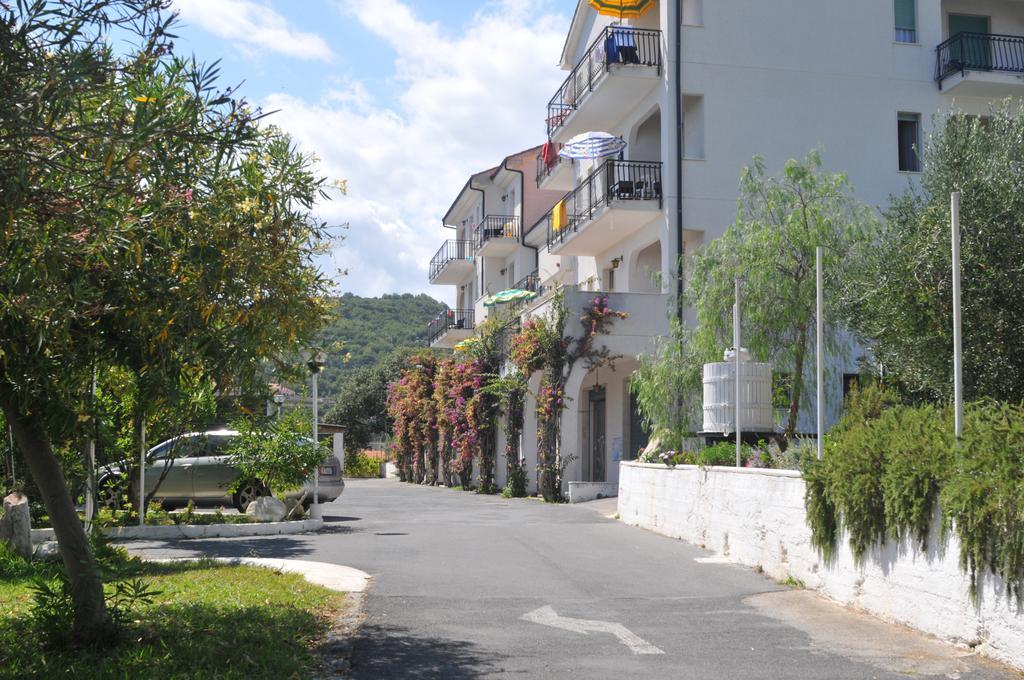 Il Borgo Degli Ulivi Resort Pietra Ligure Exterior foto
