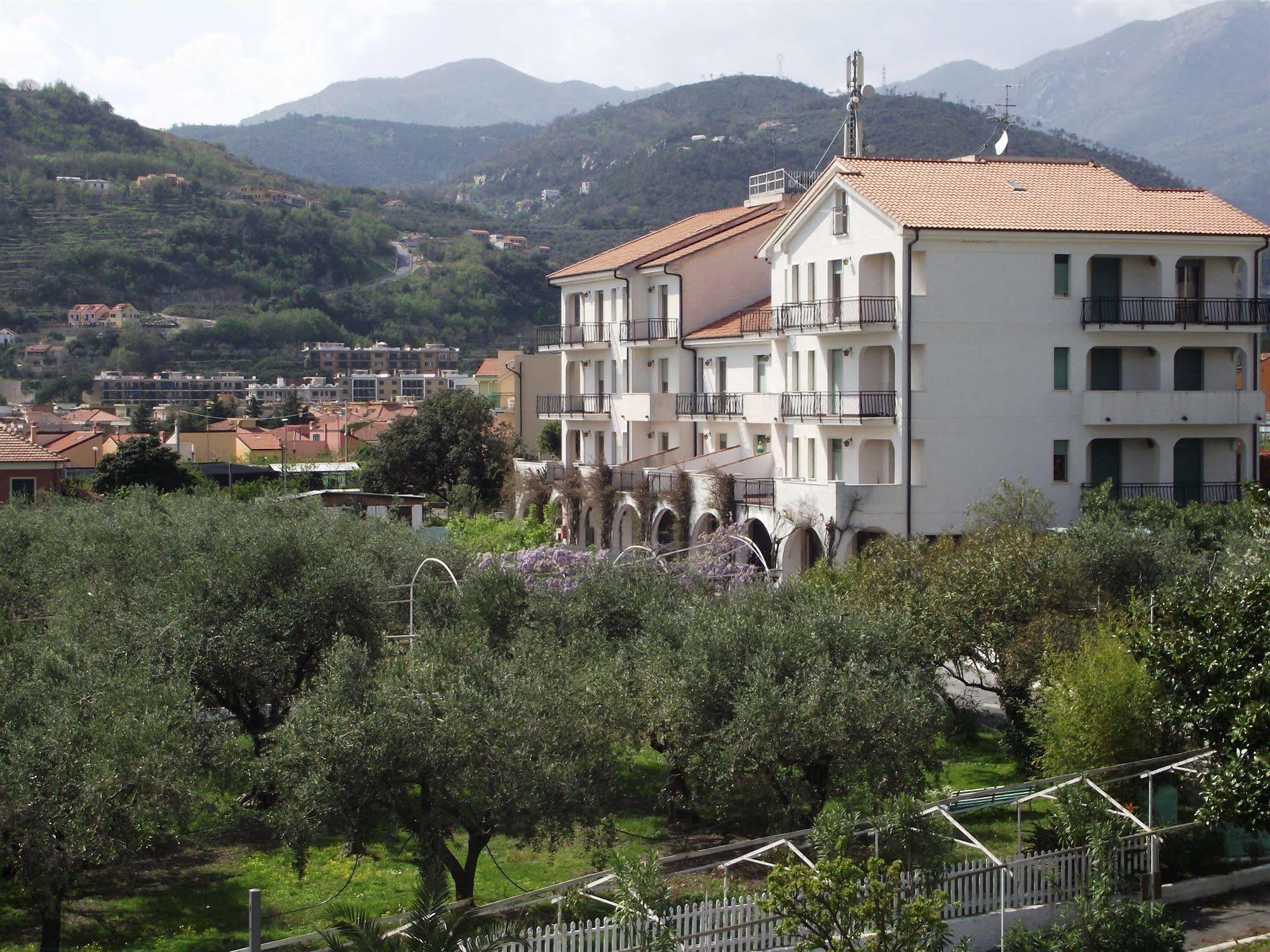 Il Borgo Degli Ulivi Resort Pietra Ligure Exterior foto