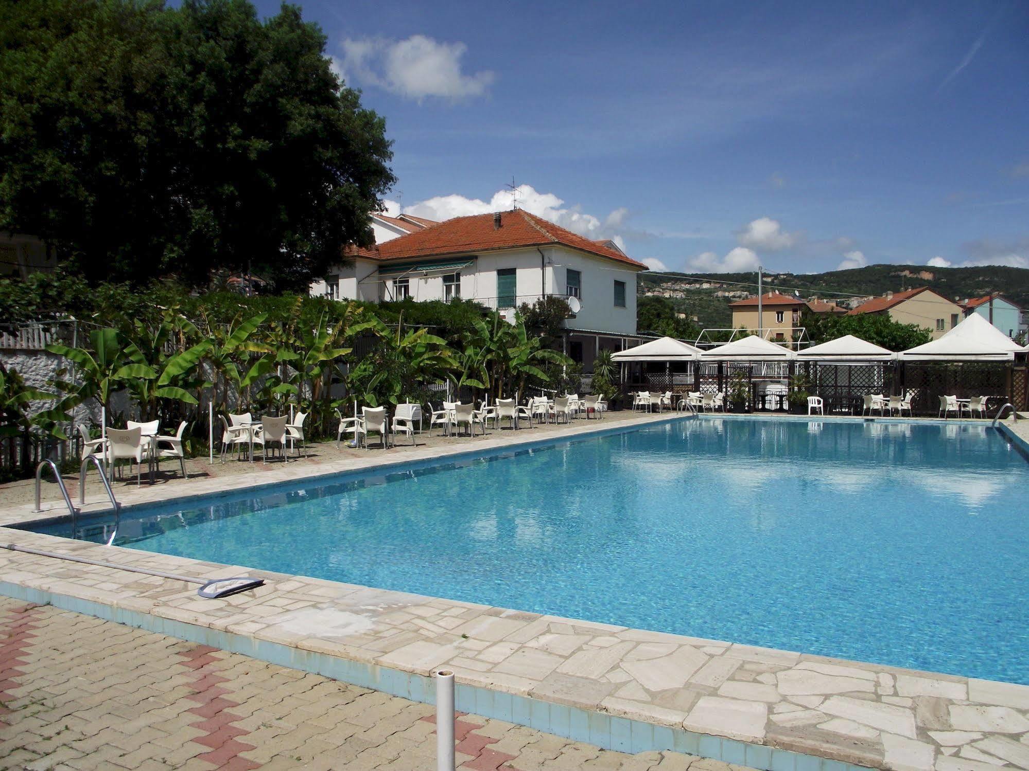 Il Borgo Degli Ulivi Resort Pietra Ligure Exterior foto