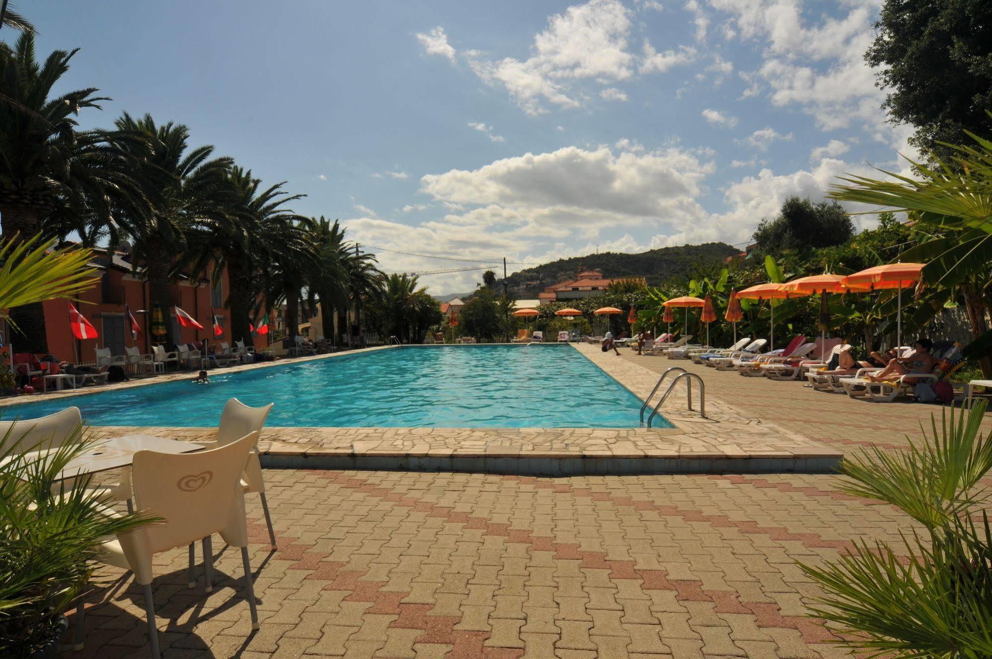 Il Borgo Degli Ulivi Resort Pietra Ligure Exterior foto