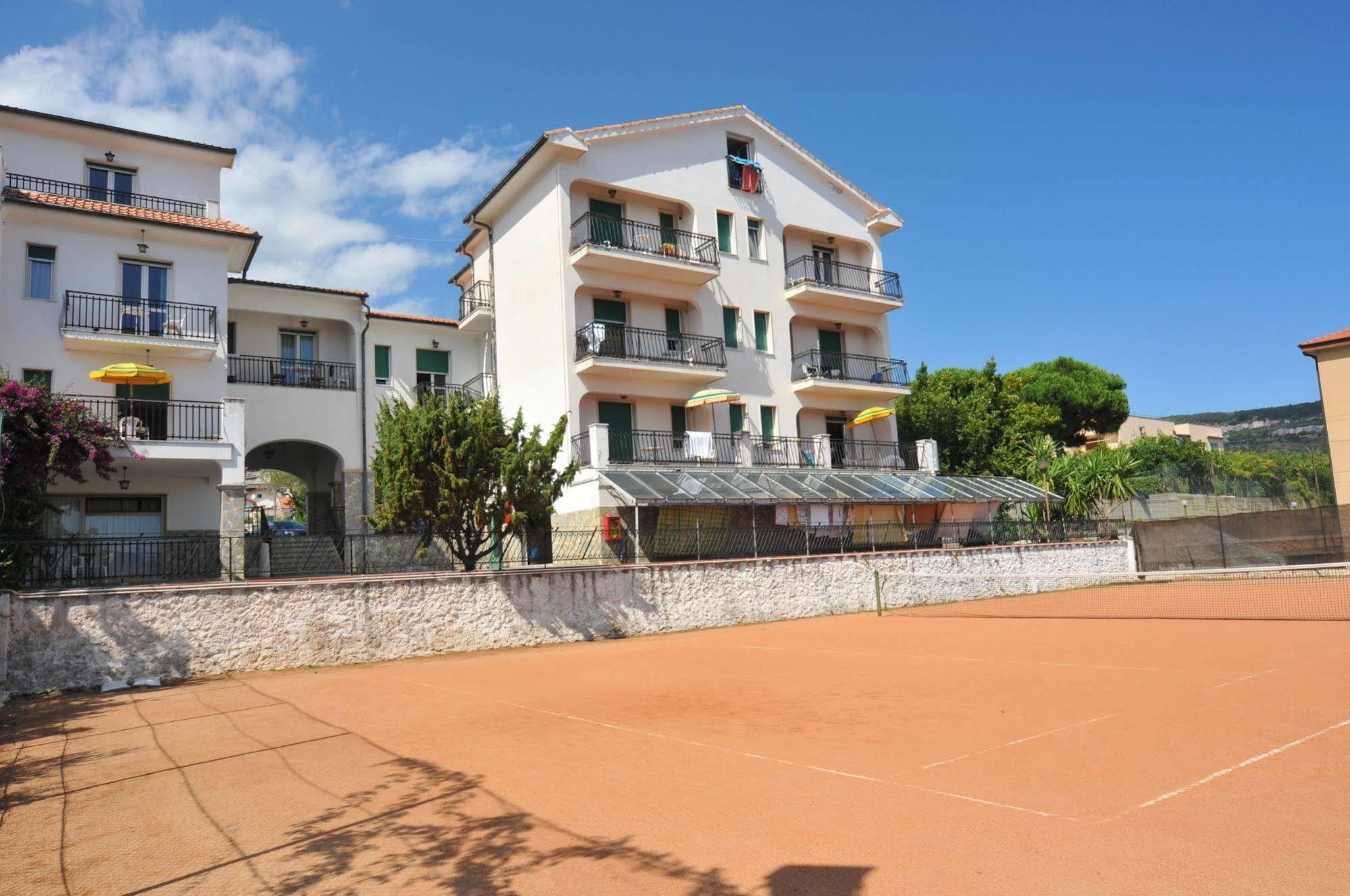 Il Borgo Degli Ulivi Resort Pietra Ligure Exterior foto