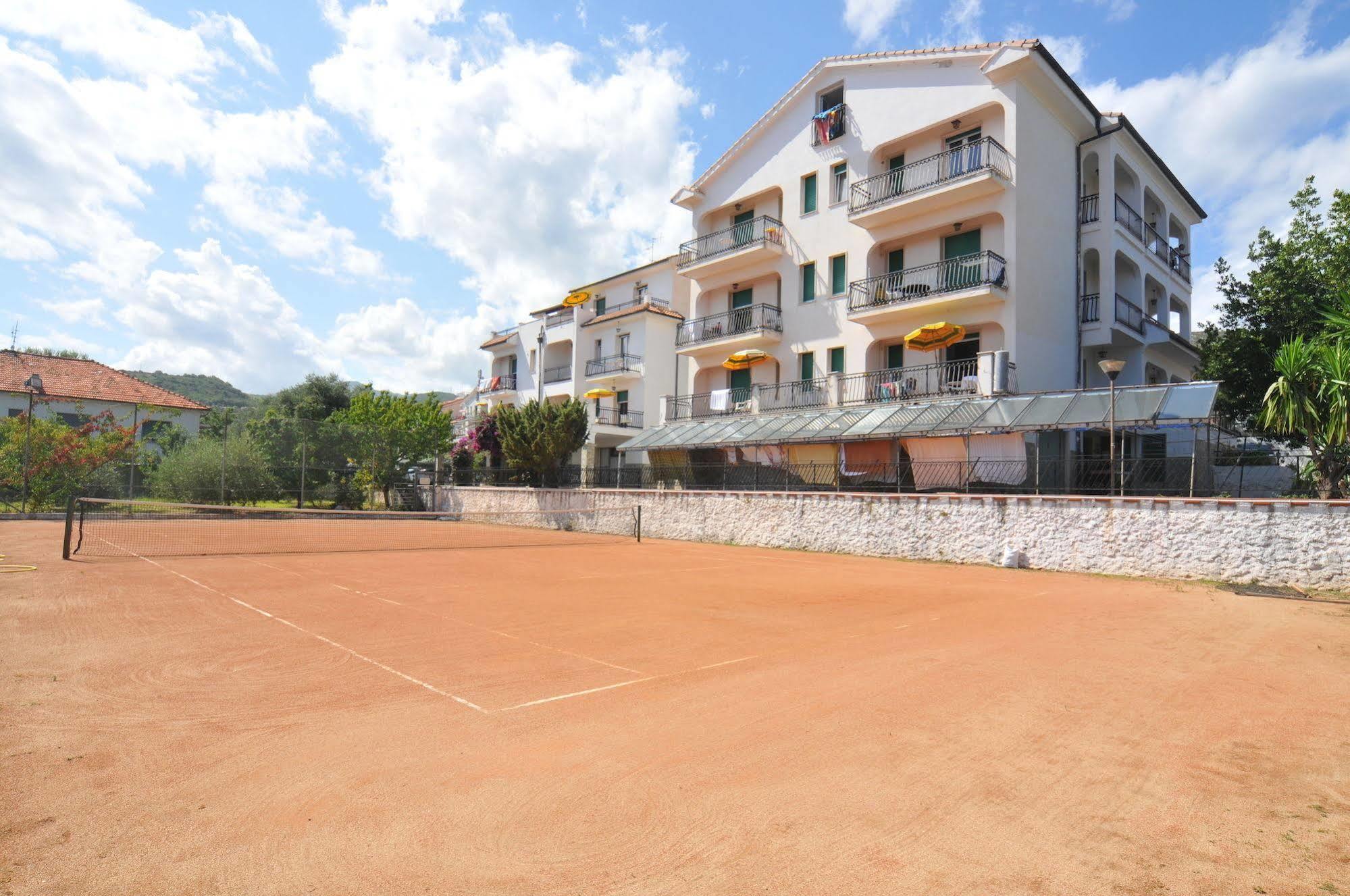 Il Borgo Degli Ulivi Resort Pietra Ligure Exterior foto